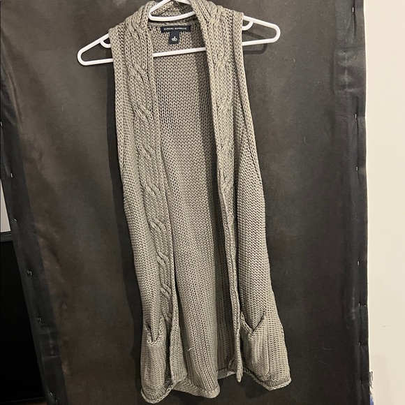 Banana Republic Sweaters - Banana Republic Taupe Cable Knit Sweater vest